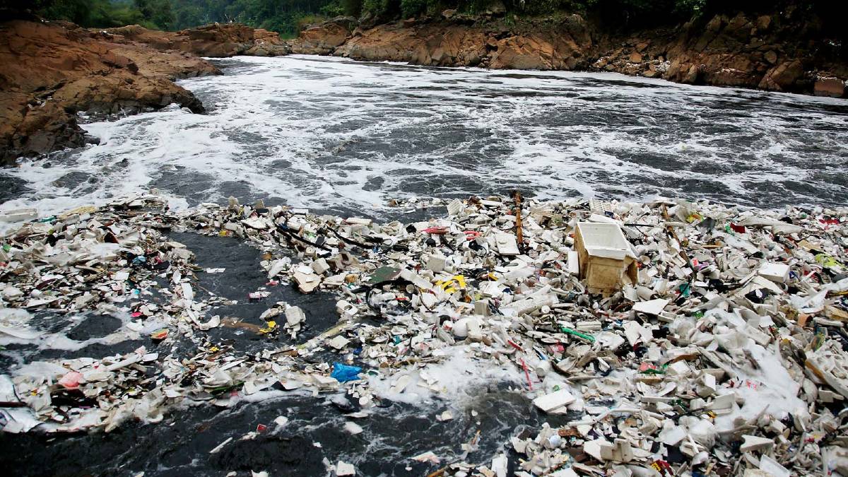 Fact Maniac on Twitter: "The Citarum River in Indonesia is considered the  most polluted river in the world, full of dyes, chemicals, and more. 🗑  #FactManiac… https://t.co/mOoQWwEmfQ"