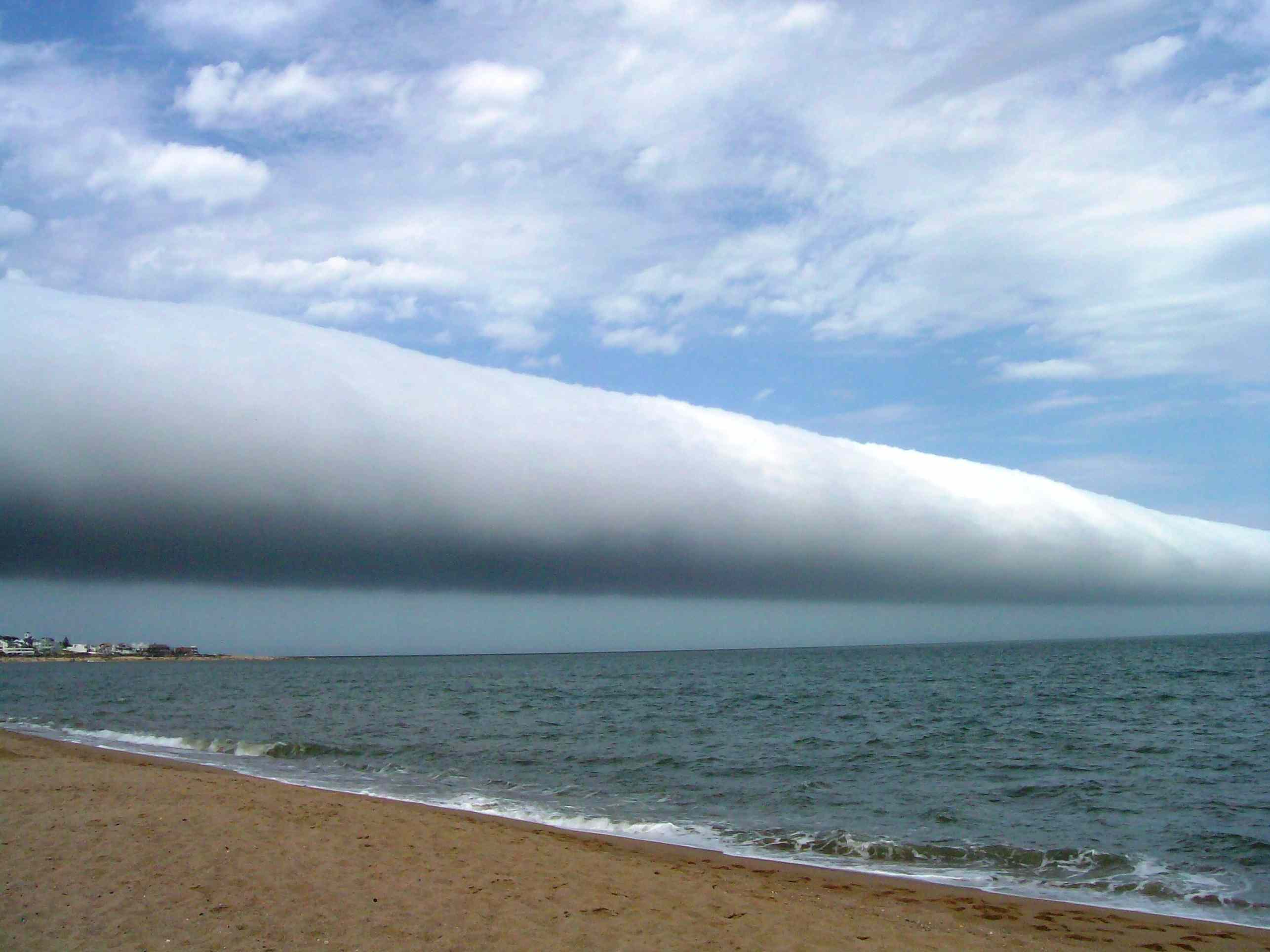 13 Ominous Photos and Videos of Roll Clouds